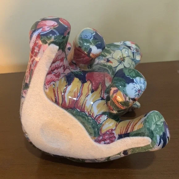 Floral sitting up elephant trunk up porcelain figurine - Picture 6 of 7